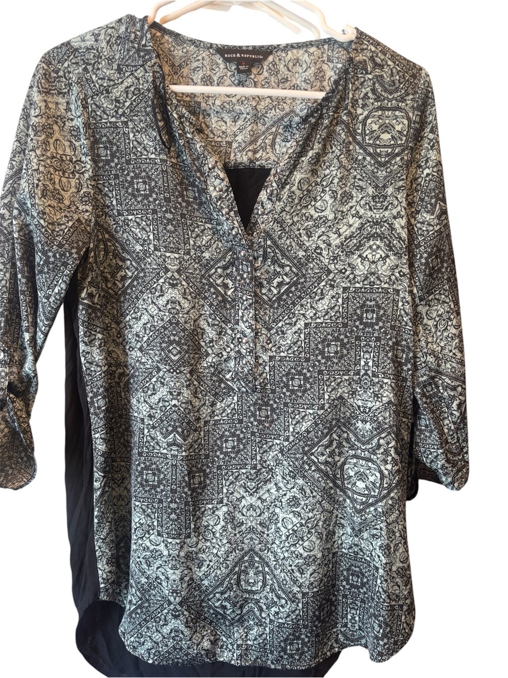⭐️Rock & Republic Black & White Printed V-Neck Tunic Blouse